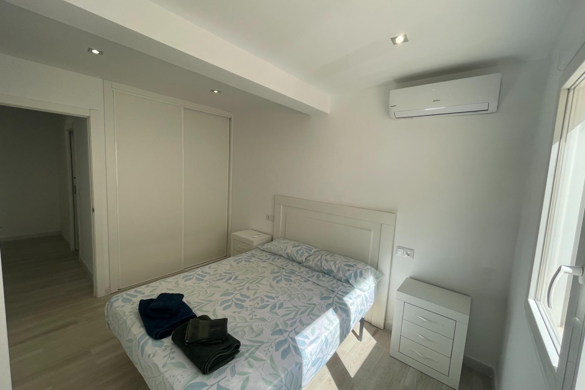 Resale - Bungalow -
Orihuela Costa - La Regia