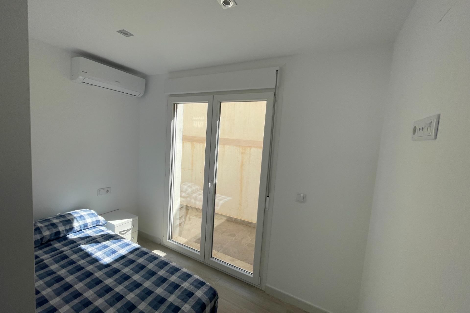 Resale - Bungalow -
Orihuela Costa - La Regia
