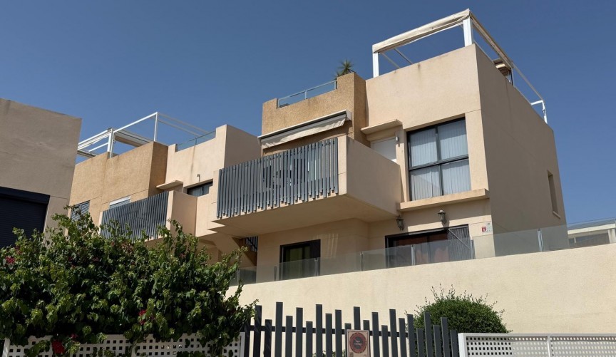 Resale - Bungalow -
Orihuela Costa - La Zenia