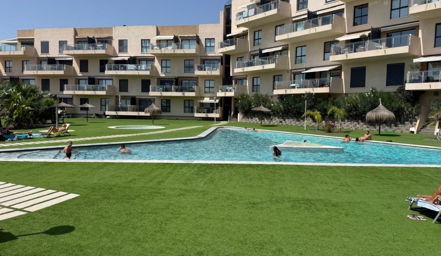 Resale - Bungalow -
Orihuela Costa - La Zenia
