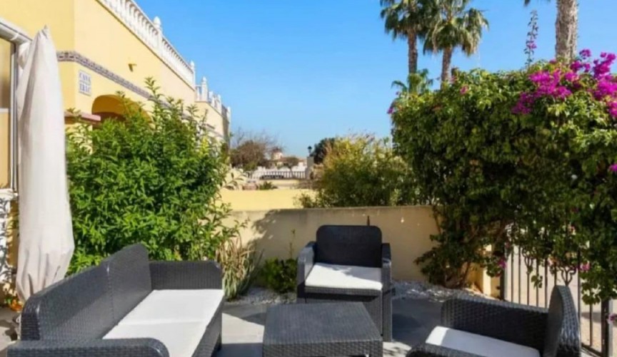 Resale - Bungalow -
Orihuela Costa - Lomas de Cabo Roig