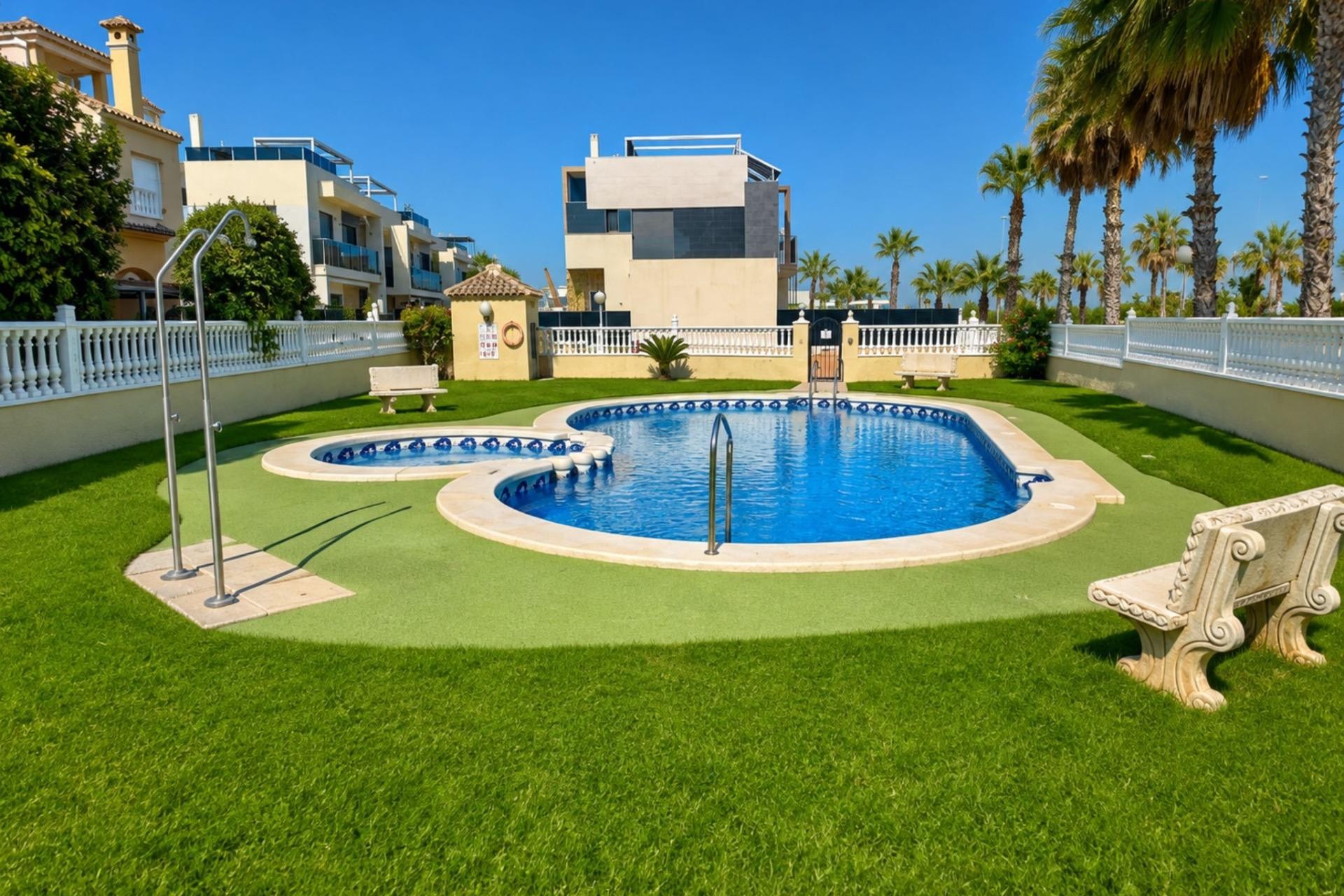 Resale - Bungalow -
Orihuela Costa - Lomas de Cabo Roig