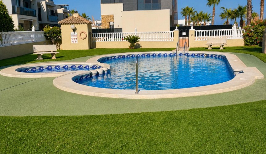 Resale - Bungalow -
Orihuela Costa - Lomas de Cabo Roig