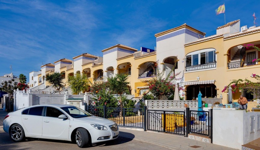 Resale - Bungalow -
Orihuela Costa - Los Altos