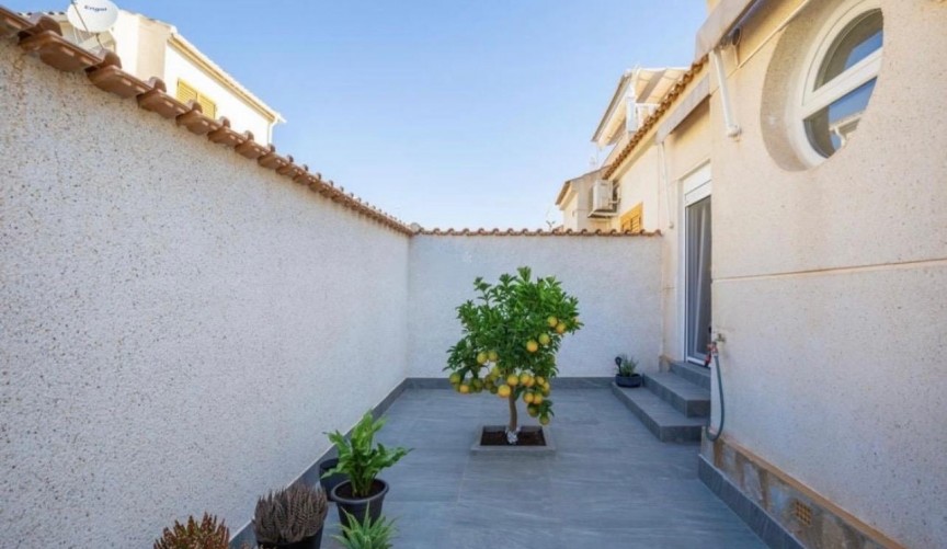 Resale - Bungalow -
Orihuela Costa - Playa Flamenca Norte