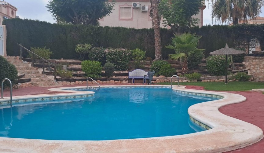 Resale - Bungalow -
Orihuela Costa - Punta Prima