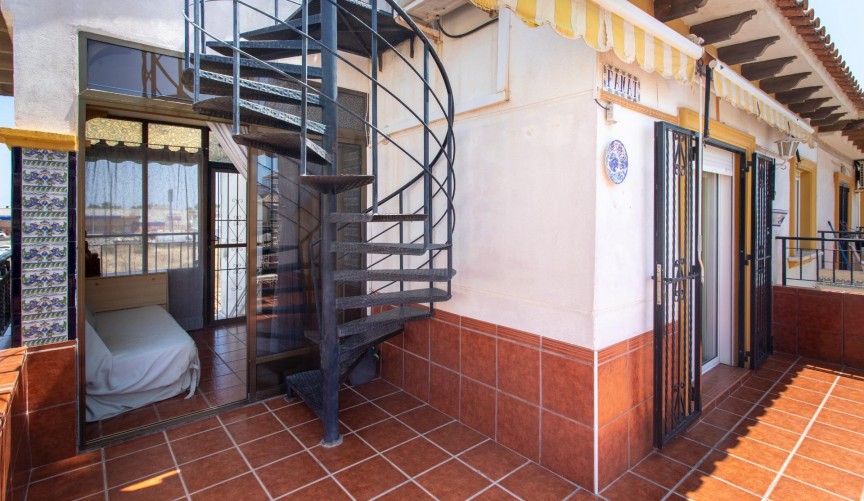 Resale - Bungalow -
Orihuela Costa - Punta Prima