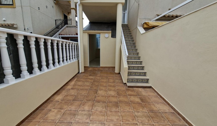 Resale - Bungalow -
Orihuela Costa - Punta Prima