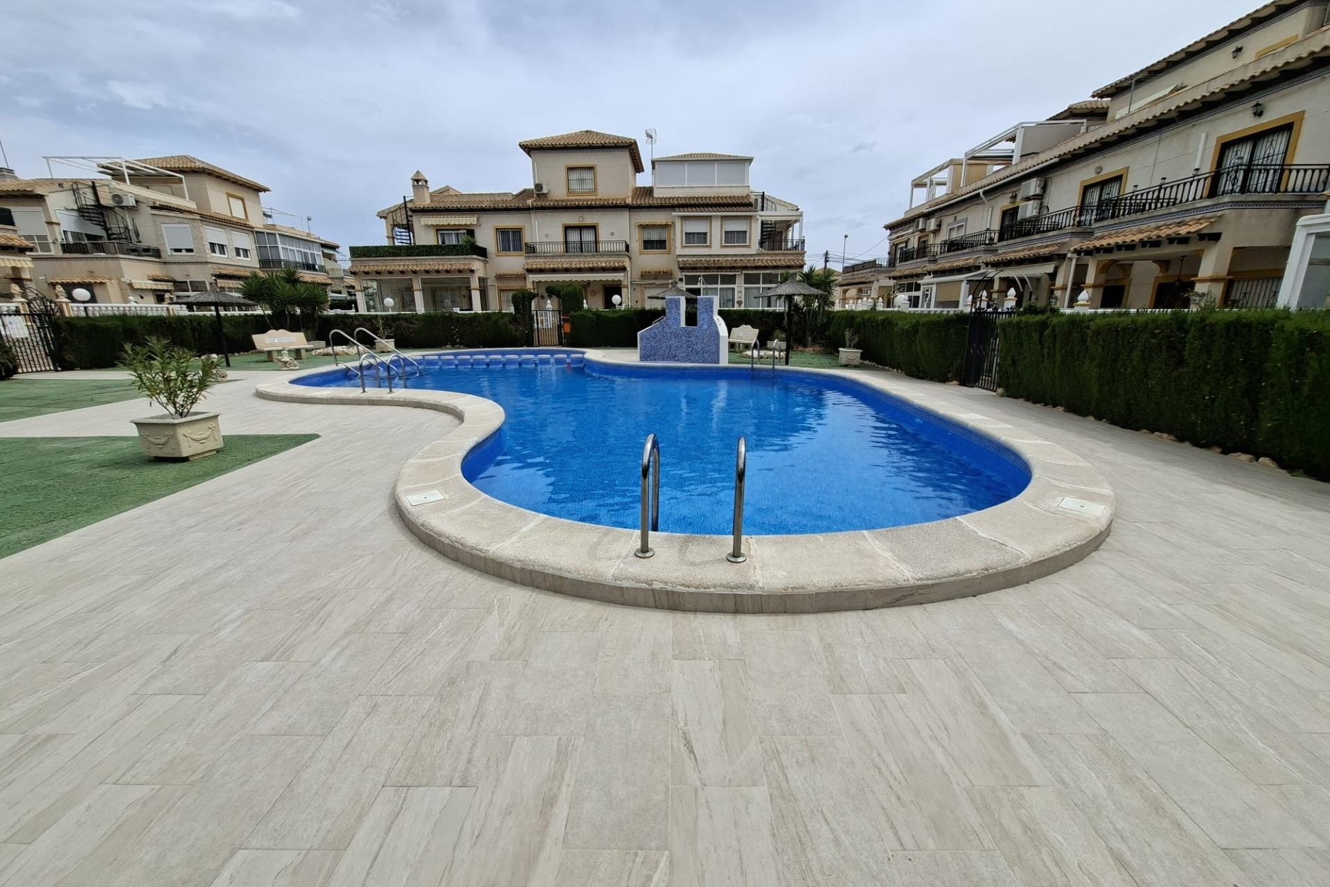Resale - Bungalow -
Orihuela Costa - Punta Prima