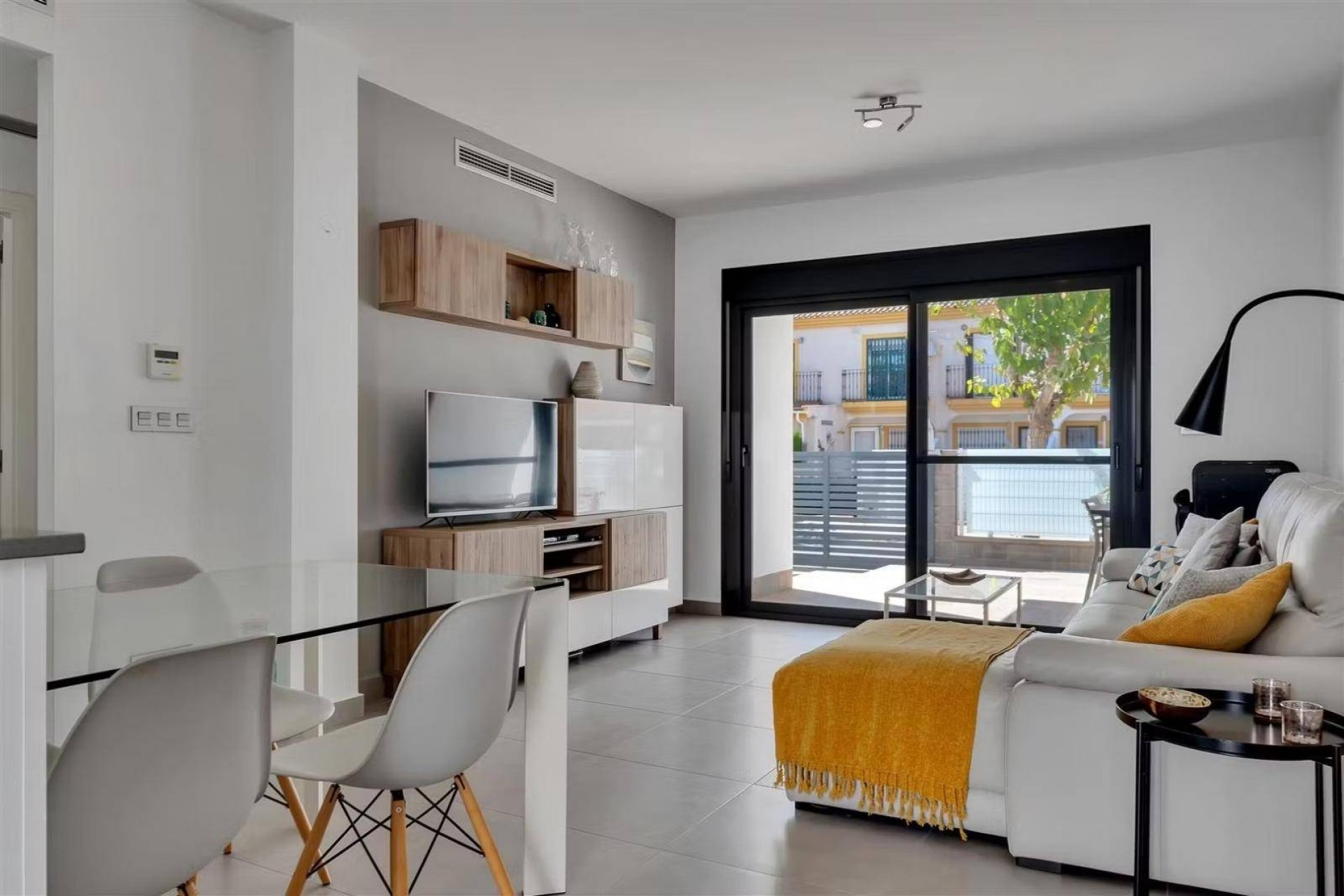 Resale - Bungalow -
Pilar de la Horadada - Zona Pueblo