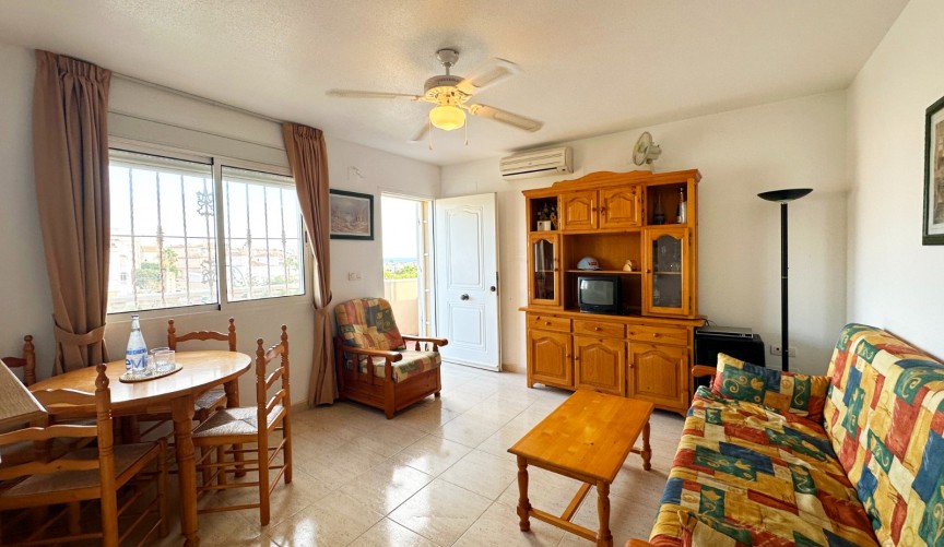 Resale - Bungalow -
San Miguel de Salinas - Inland