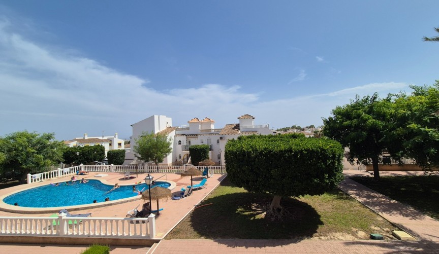 Resale - Bungalow -
San Miguel de Salinas - Inland