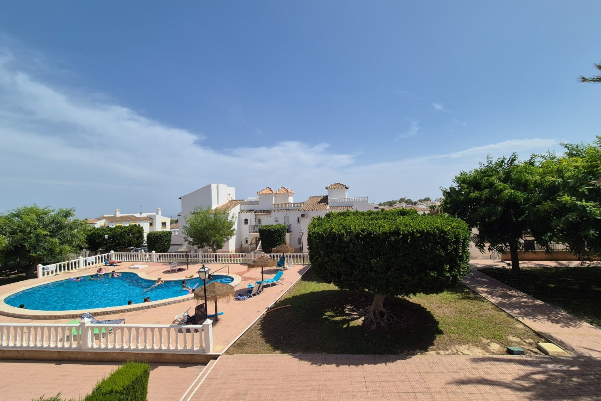 Resale - Bungalow -
San Miguel de Salinas - Inland