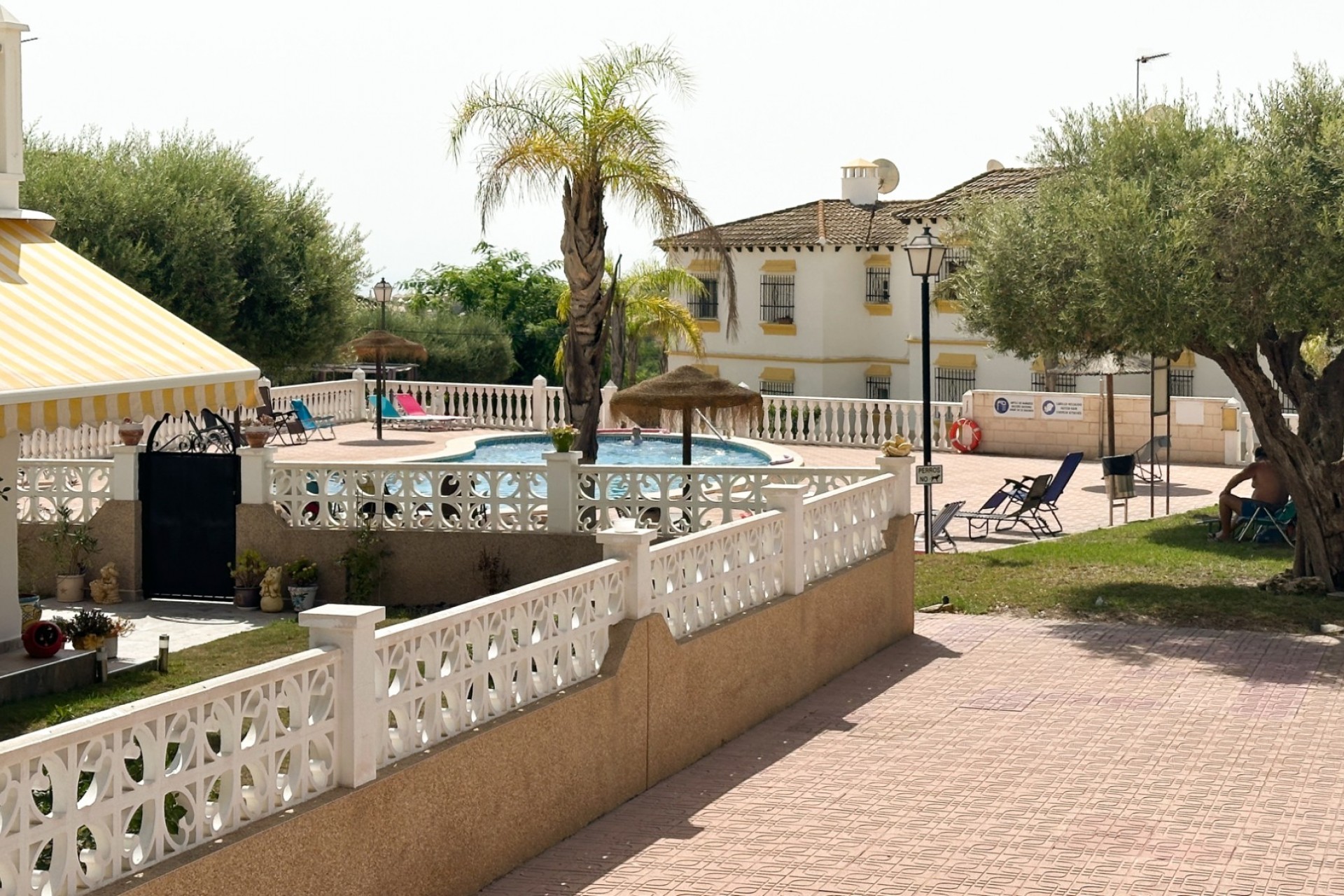 Resale - Bungalow -
San Miguel de Salinas - Inland