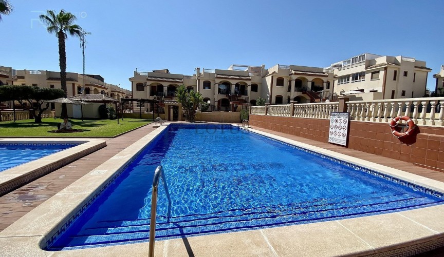 Resale - Bungalow -
Torrevieja - Aguas Nuevas 1