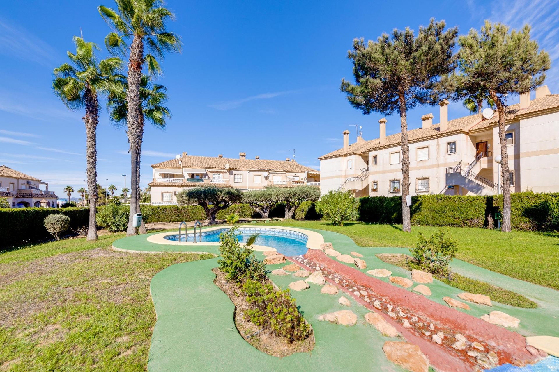 Resale - Bungalow -
Torrevieja - Aguas Nuevas 2