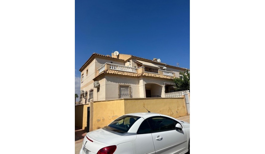 Resale - Bungalow -
Torrevieja - aguas nuevas