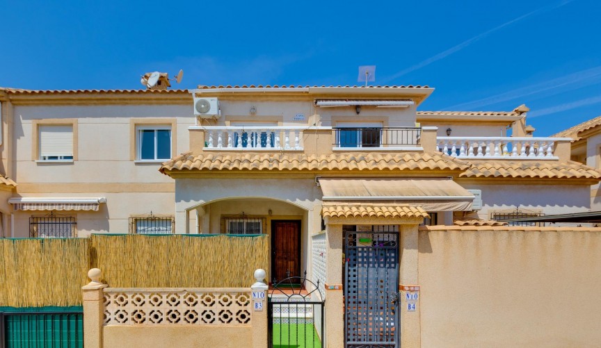 Resale - Bungalow -
Torrevieja - aguas nuevas