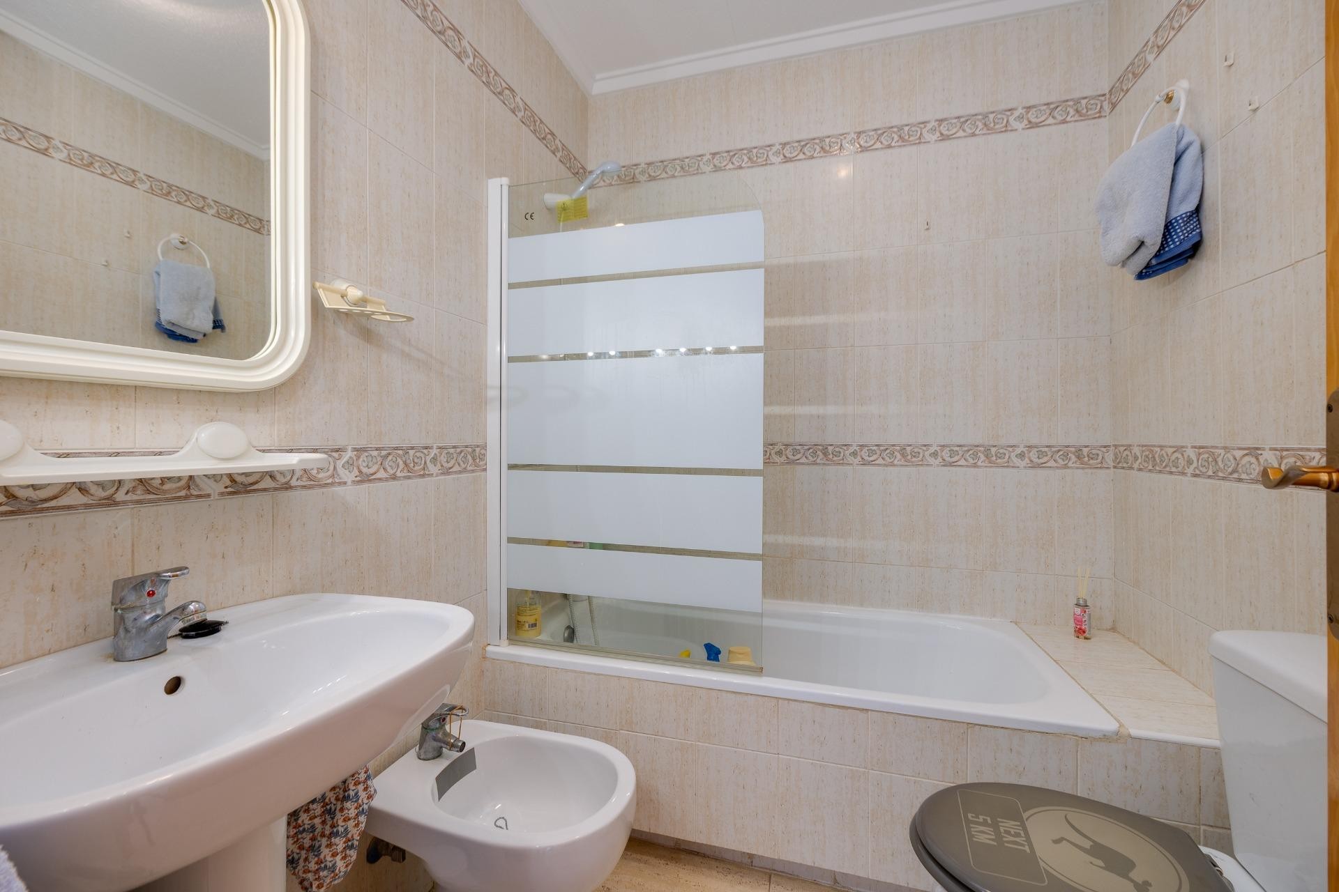 Resale - Bungalow -
Torrevieja - aguas nuevas