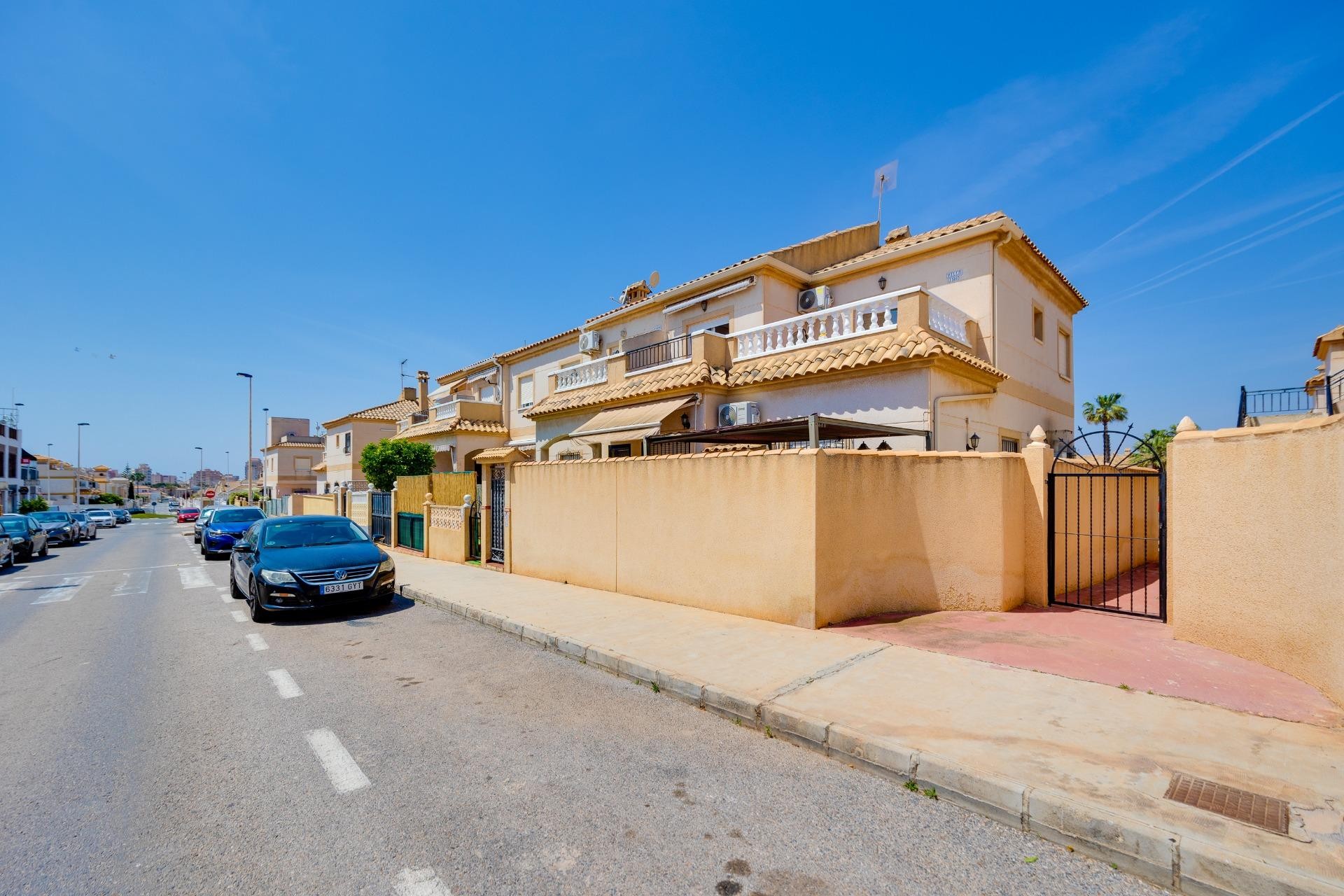 Resale - Bungalow -
Torrevieja - aguas nuevas