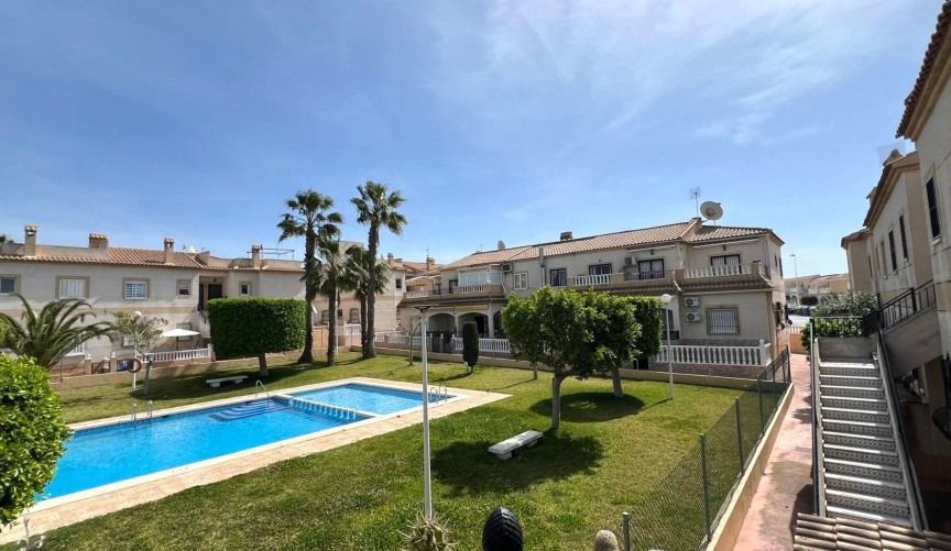 Resale - Bungalow -
Torrevieja - aguas nuevas