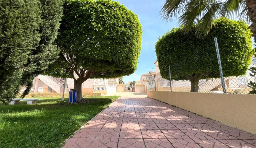 Resale - Bungalow -
Torrevieja - aguas nuevas