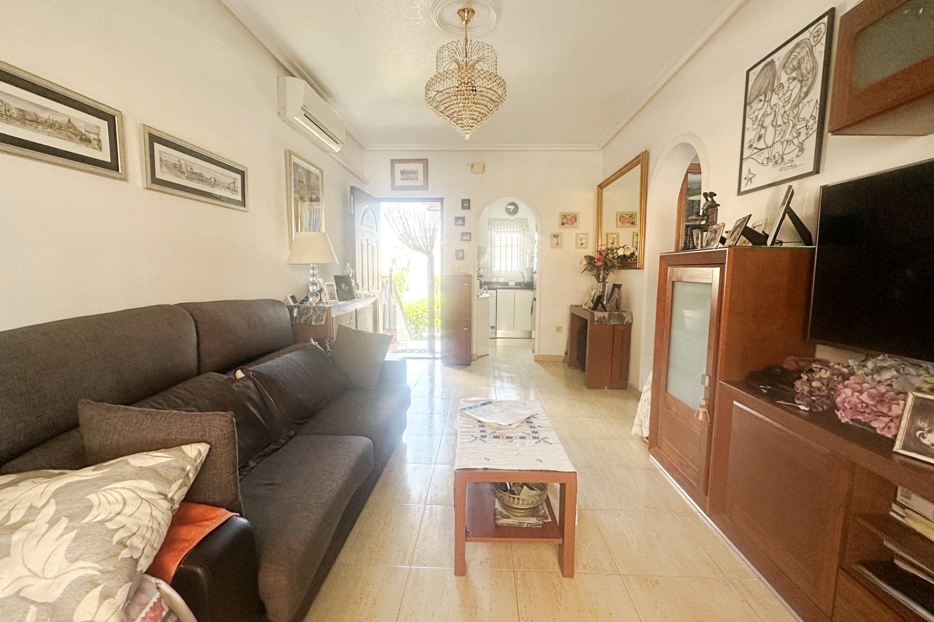 Resale - Bungalow -
Torrevieja - aguas nuevas