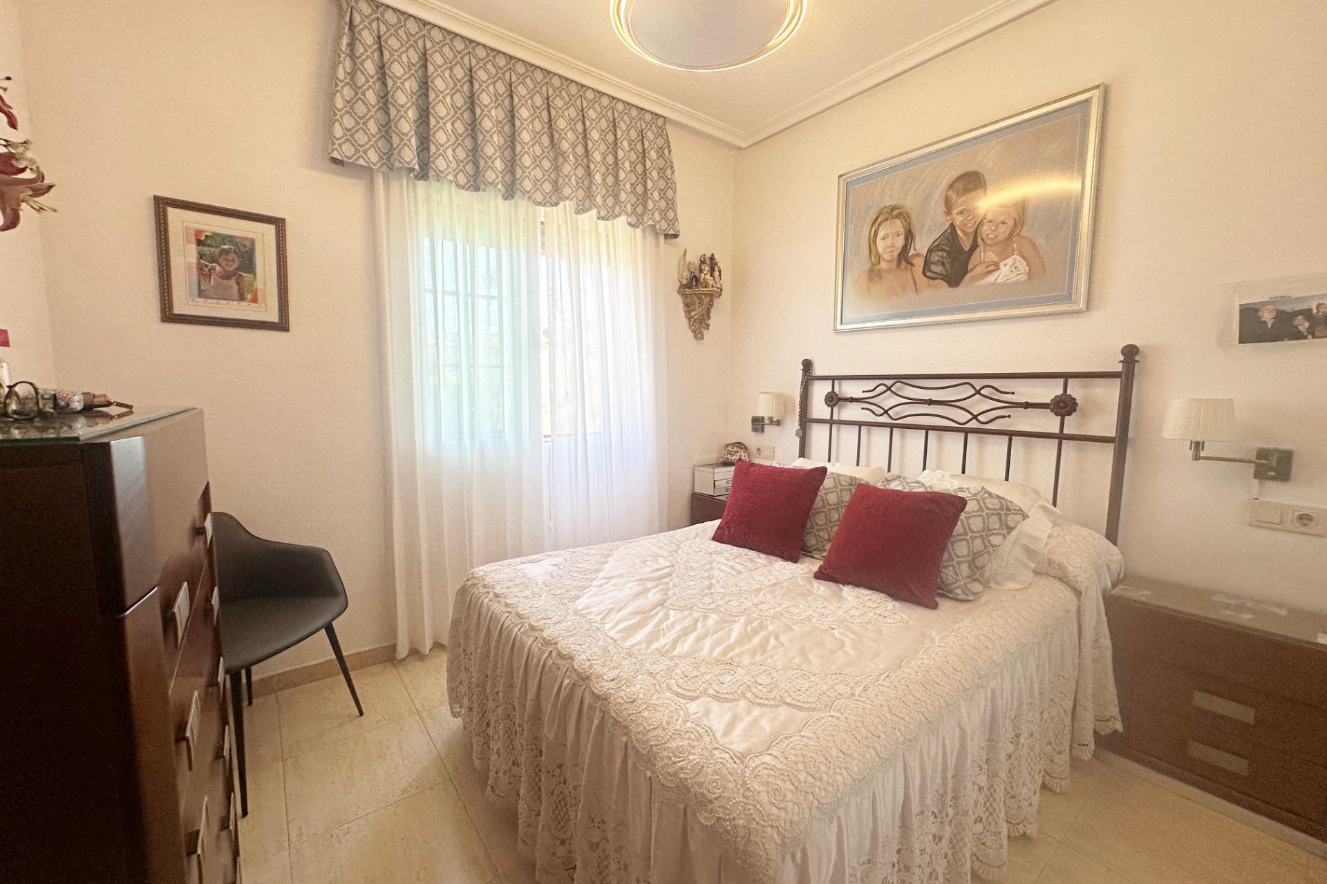 Resale - Bungalow -
Torrevieja - aguas nuevas