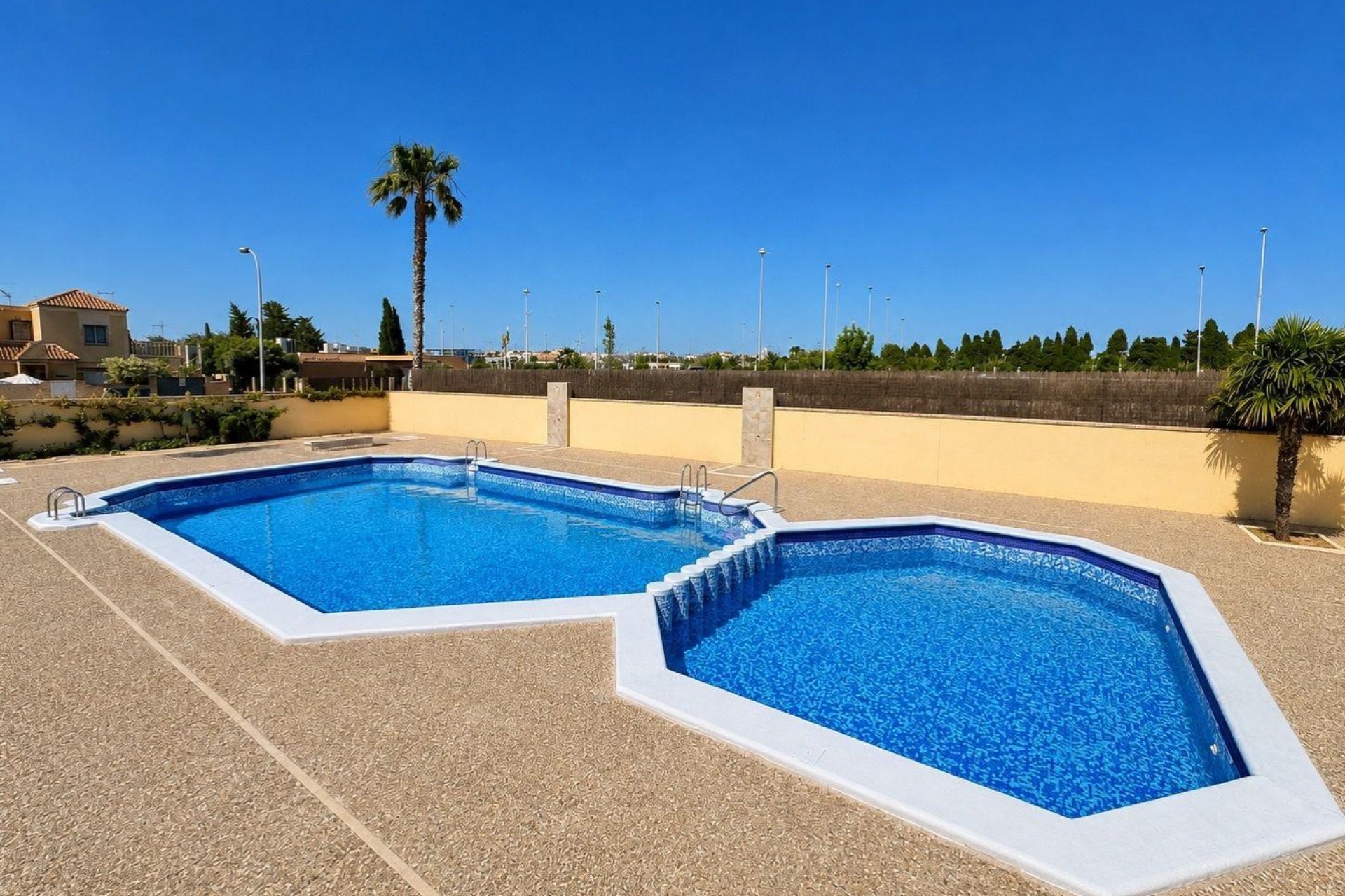 Resale - Bungalow -
Torrevieja - Carrefour