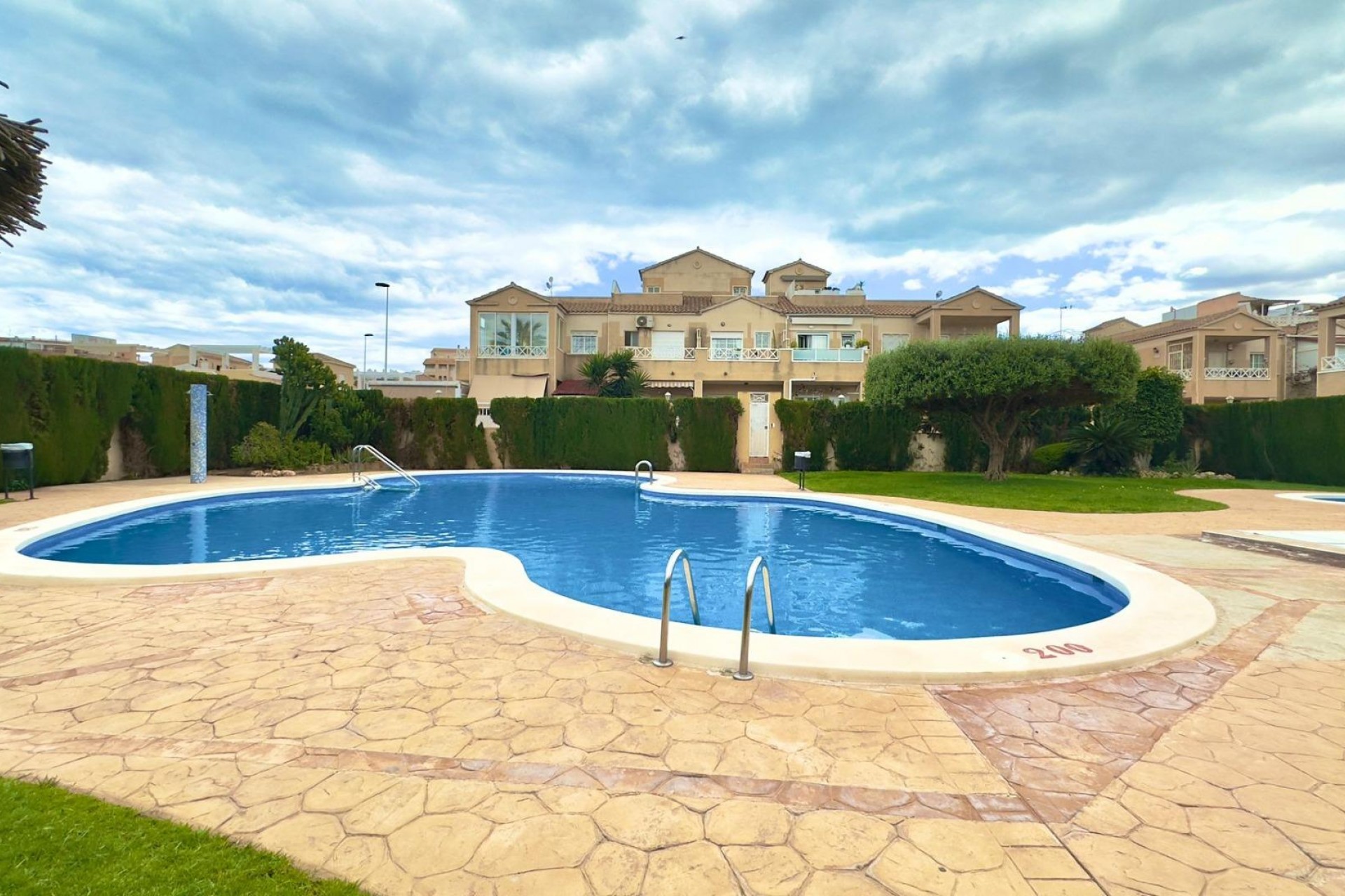 Resale - Bungalow -
Torrevieja - Centro