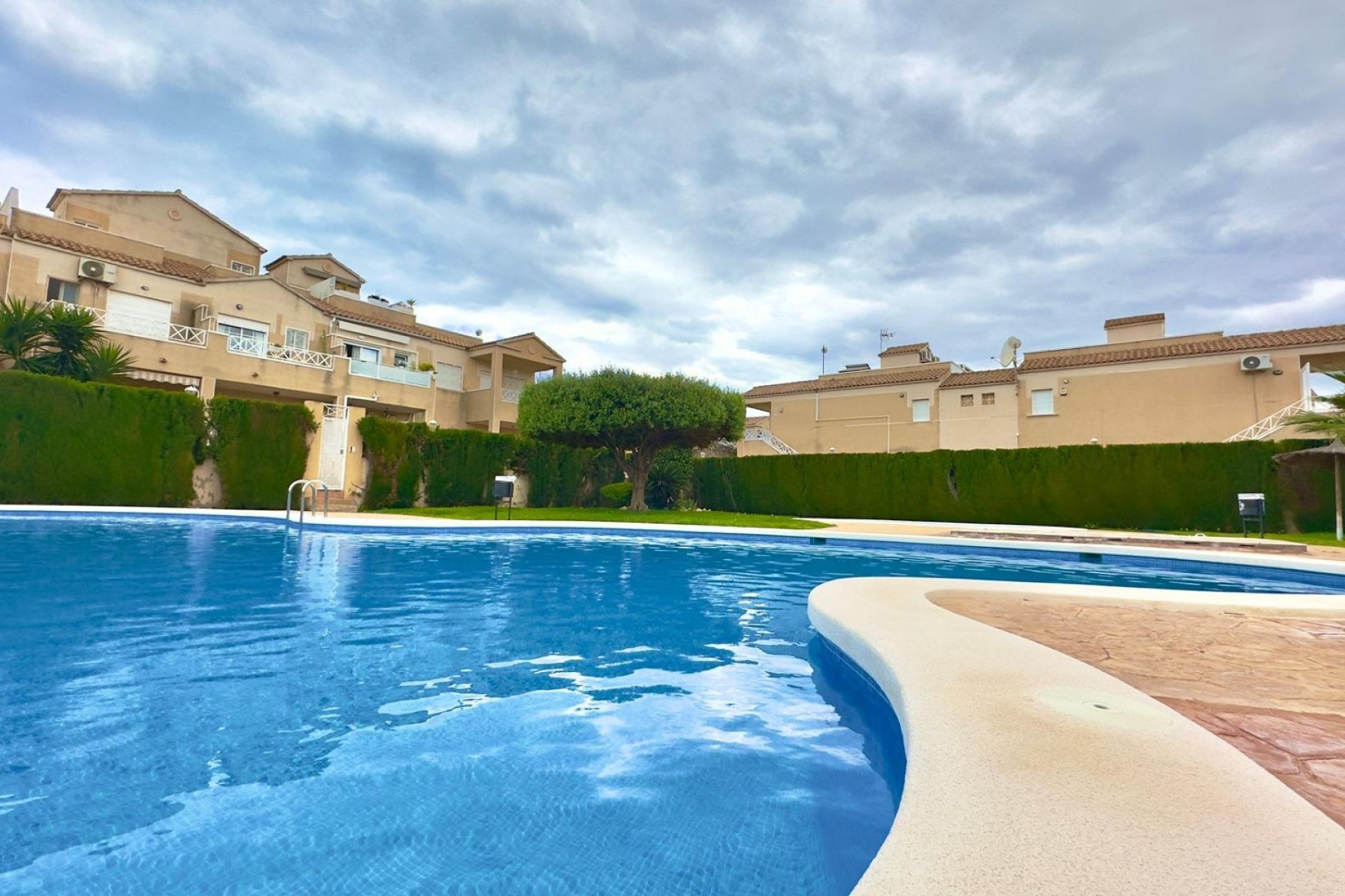 Resale - Bungalow -
Torrevieja - Centro