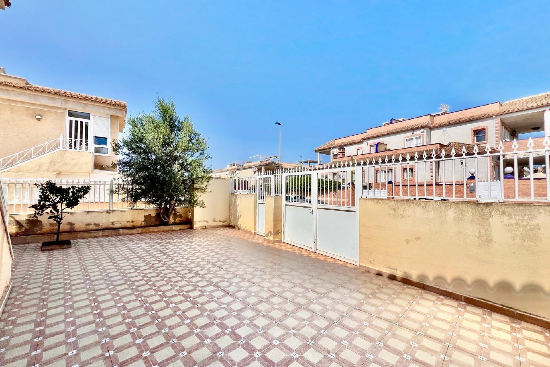 Resale - Bungalow -
Torrevieja - Centro