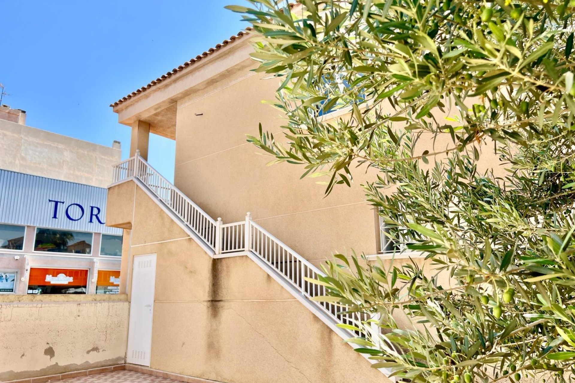 Resale - Bungalow -
Torrevieja - Centro