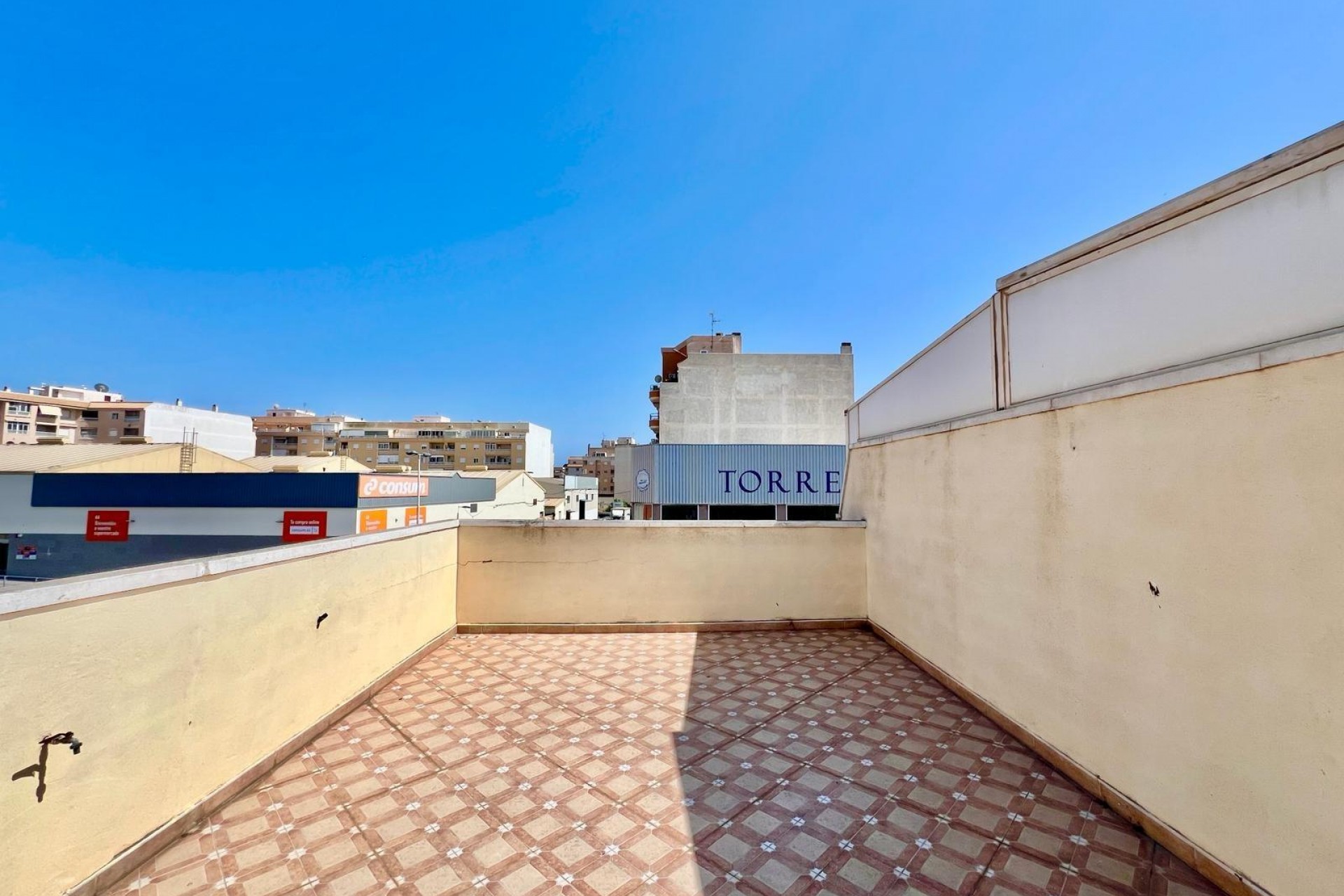 Resale - Bungalow -
Torrevieja - Centro