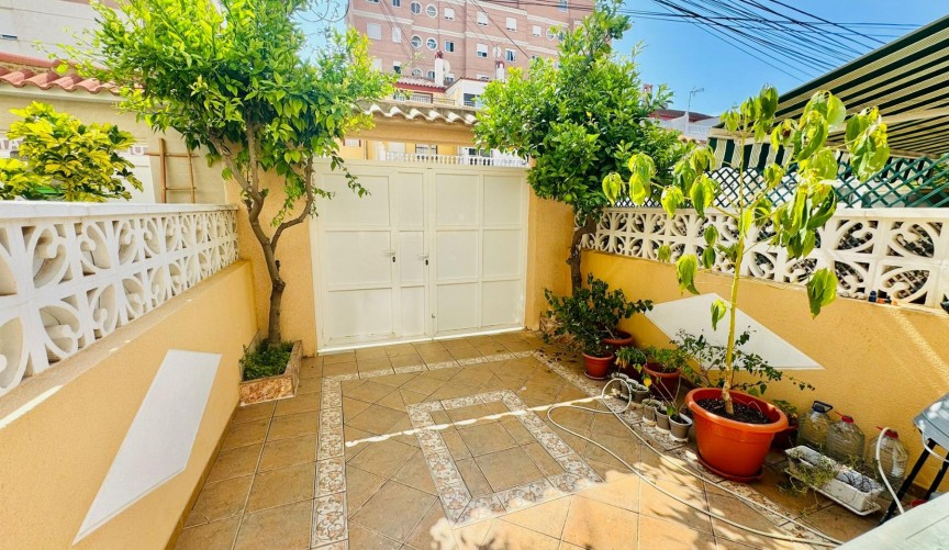 Resale - Bungalow -
Torrevieja - Costa Blanca