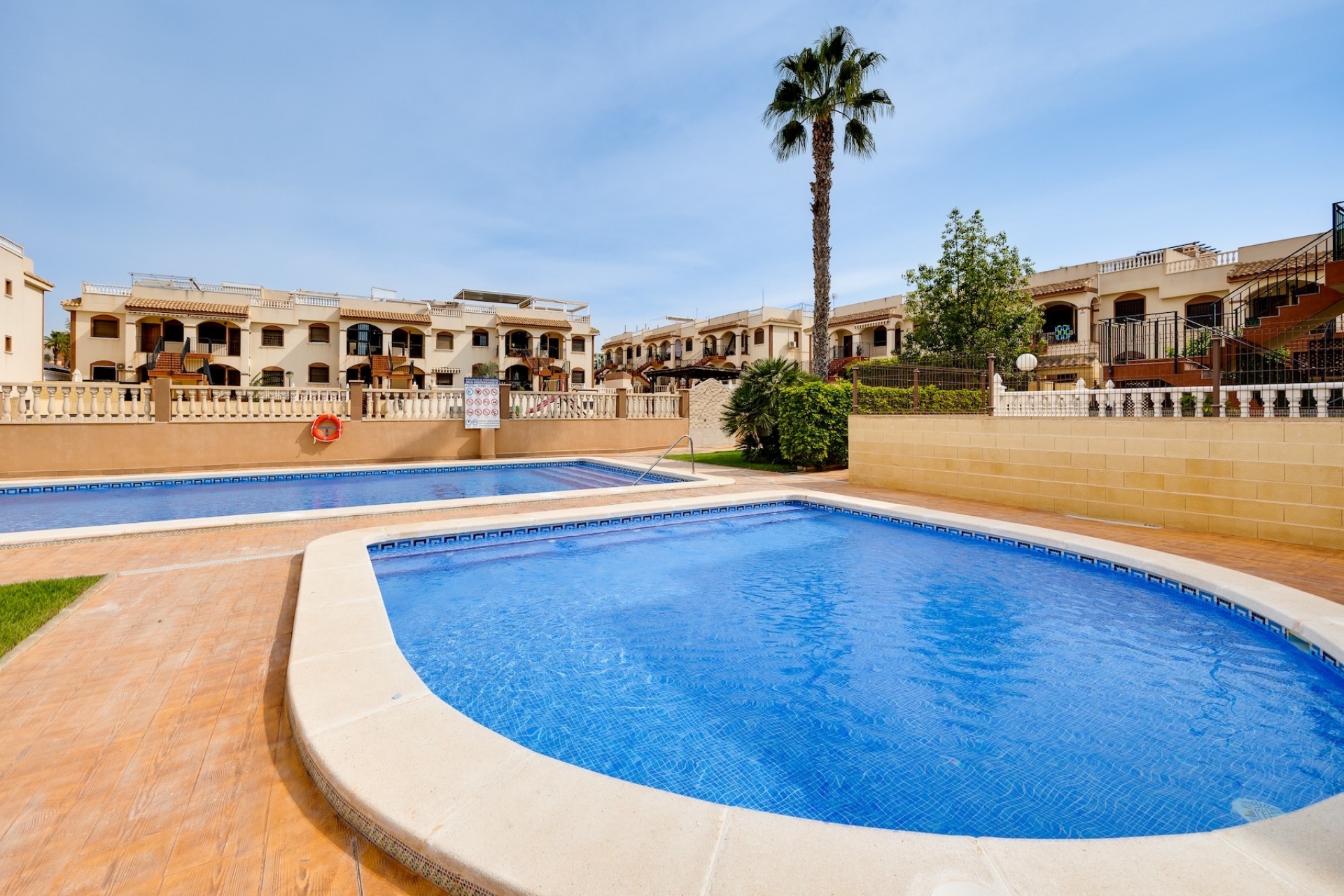 Resale - Bungalow -
Torrevieja - Costa Blanca