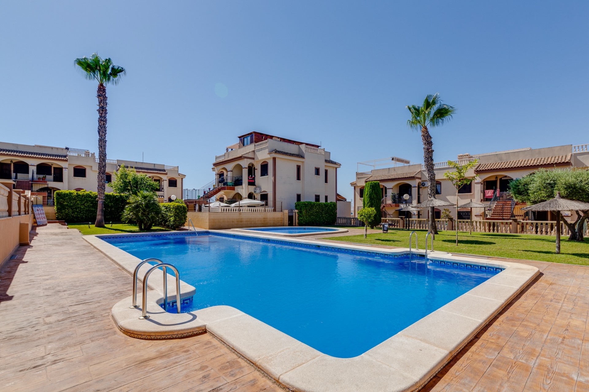 Resale - Bungalow -
Torrevieja - Costa Blanca