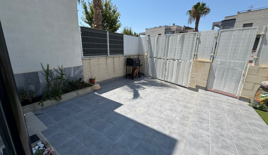 Resale - Bungalow -
Torrevieja - Costa Blanca