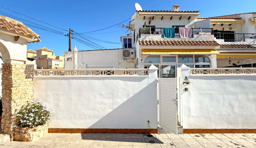 Resale - Bungalow -
Torrevieja - Costa Blanca