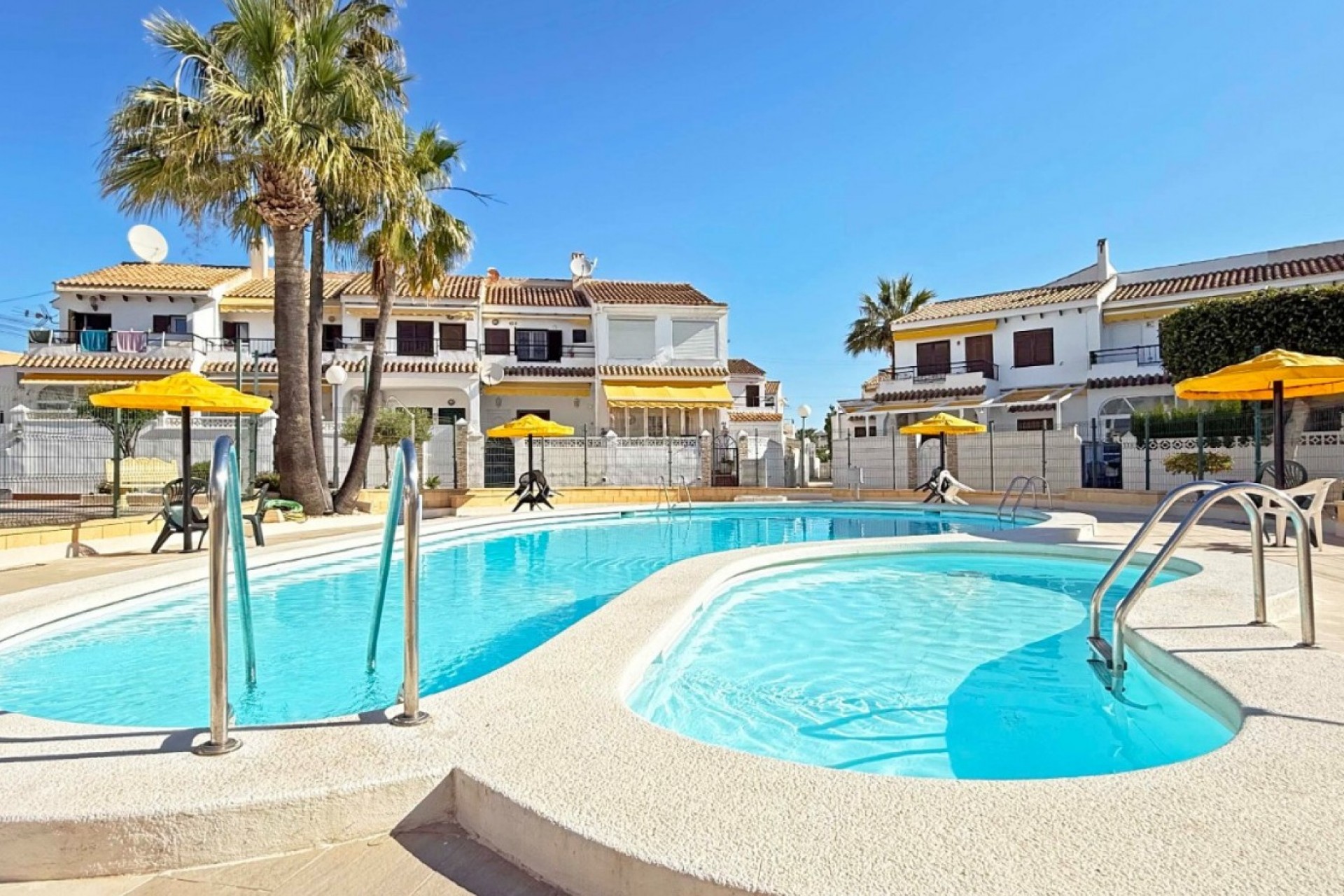 Resale - Bungalow -
Torrevieja - Costa Blanca