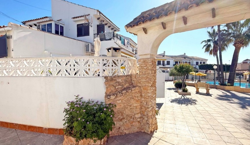 Resale - Bungalow -
Torrevieja - Costa Blanca