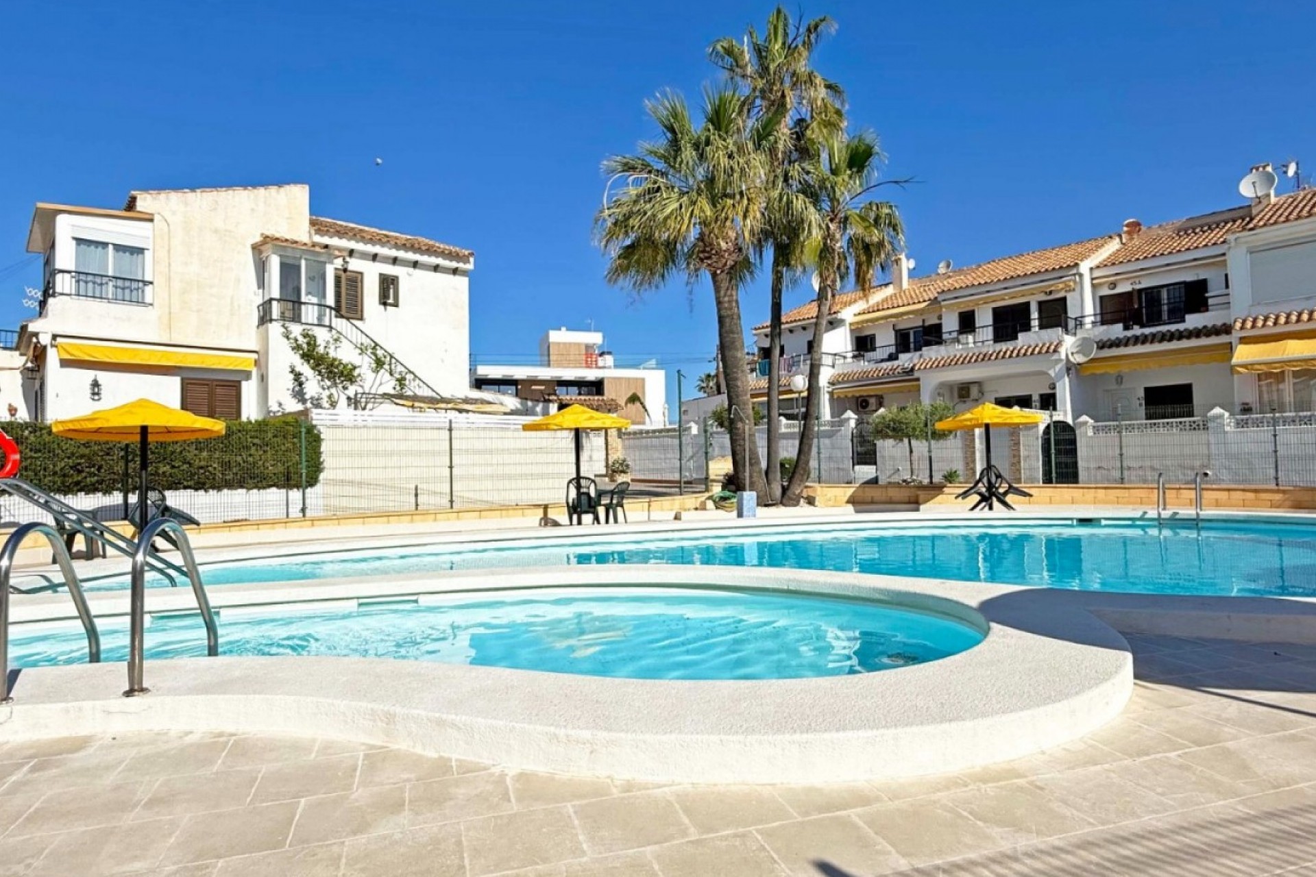 Resale - Bungalow -
Torrevieja - Costa Blanca