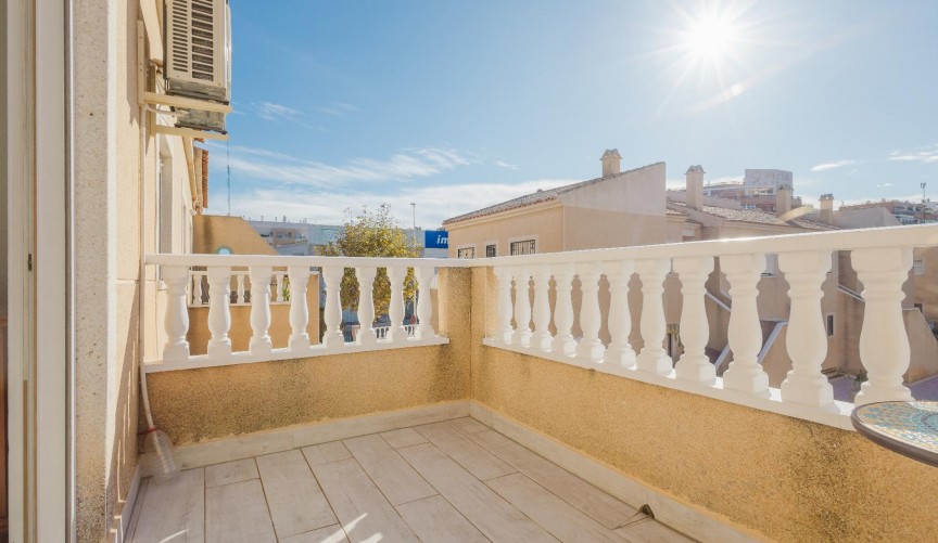 Resale - Bungalow -
Torrevieja - Costa Blanca