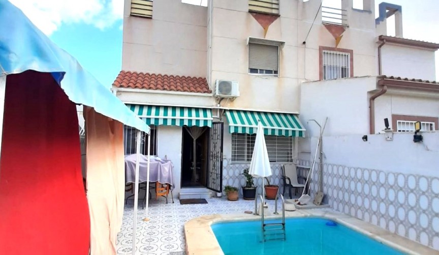 Resale - Bungalow -
Torrevieja - Costa Blanca