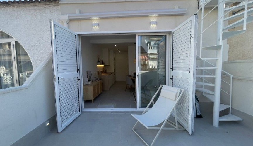 Resale - Bungalow -
Torrevieja - Costa Blanca