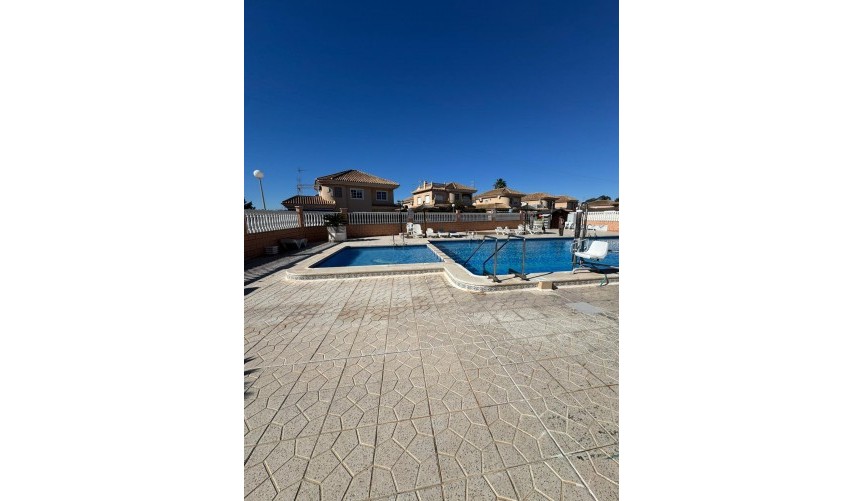 Resale - Bungalow -
Torrevieja - Costa Blanca
