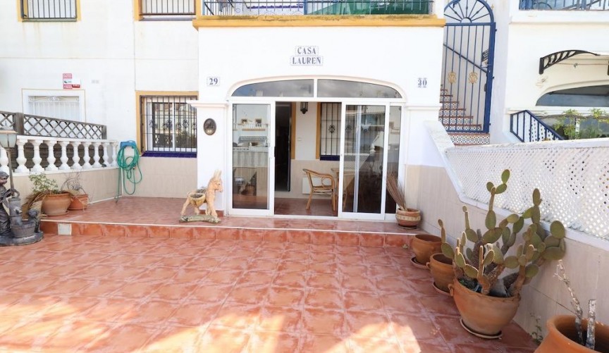 Resale - Bungalow -
Torrevieja - Costa Blanca