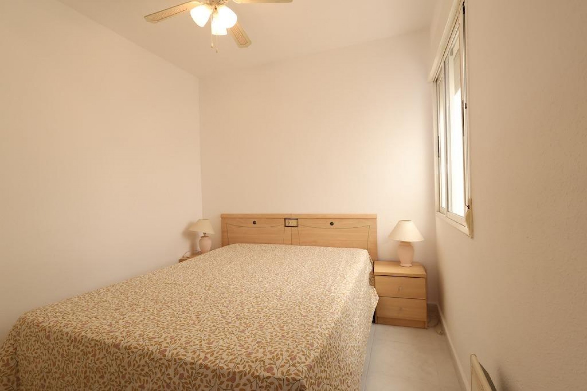 Resale - Bungalow -
Torrevieja - Costa Blanca