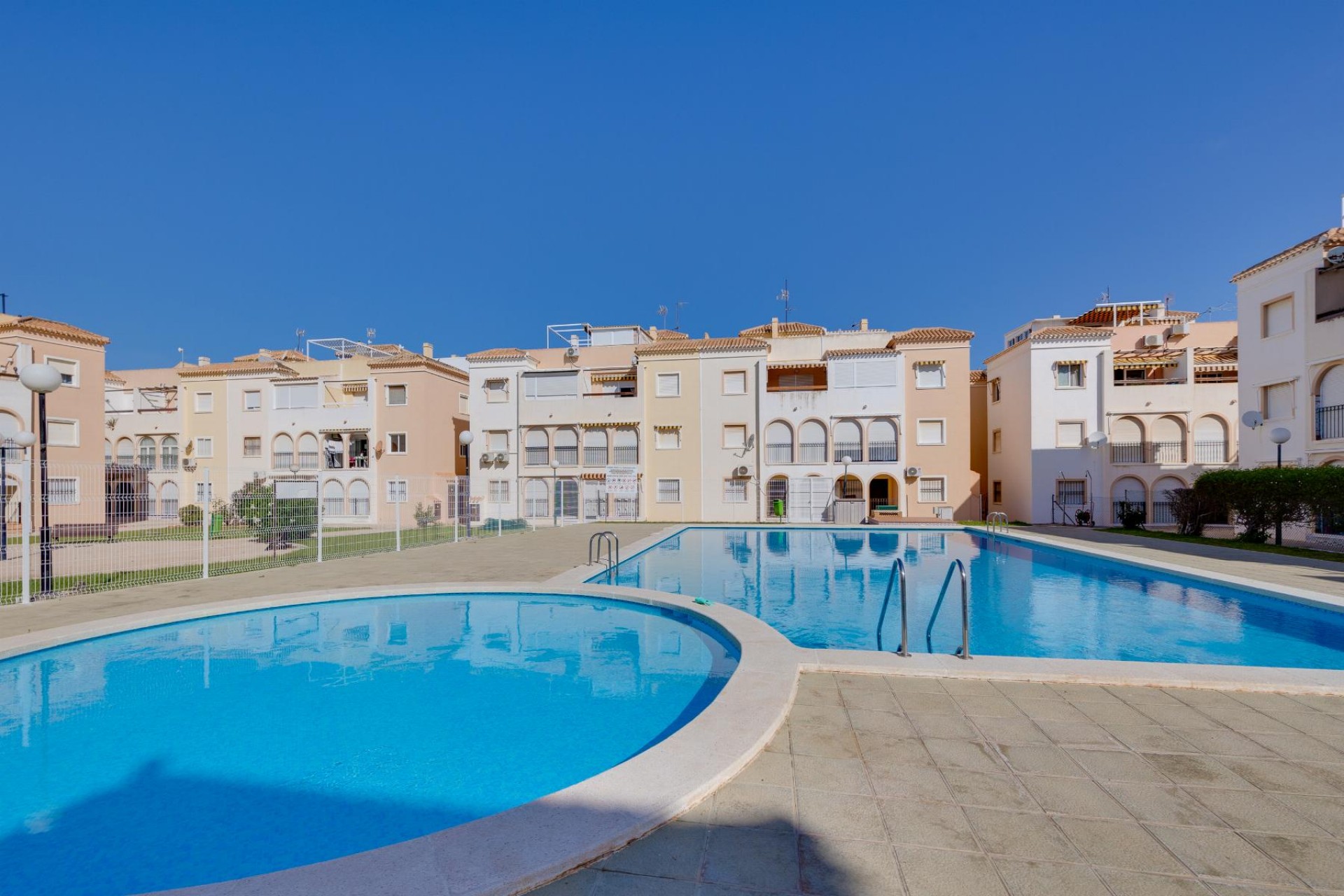 Resale - Bungalow -
Torrevieja - Costa Blanca
