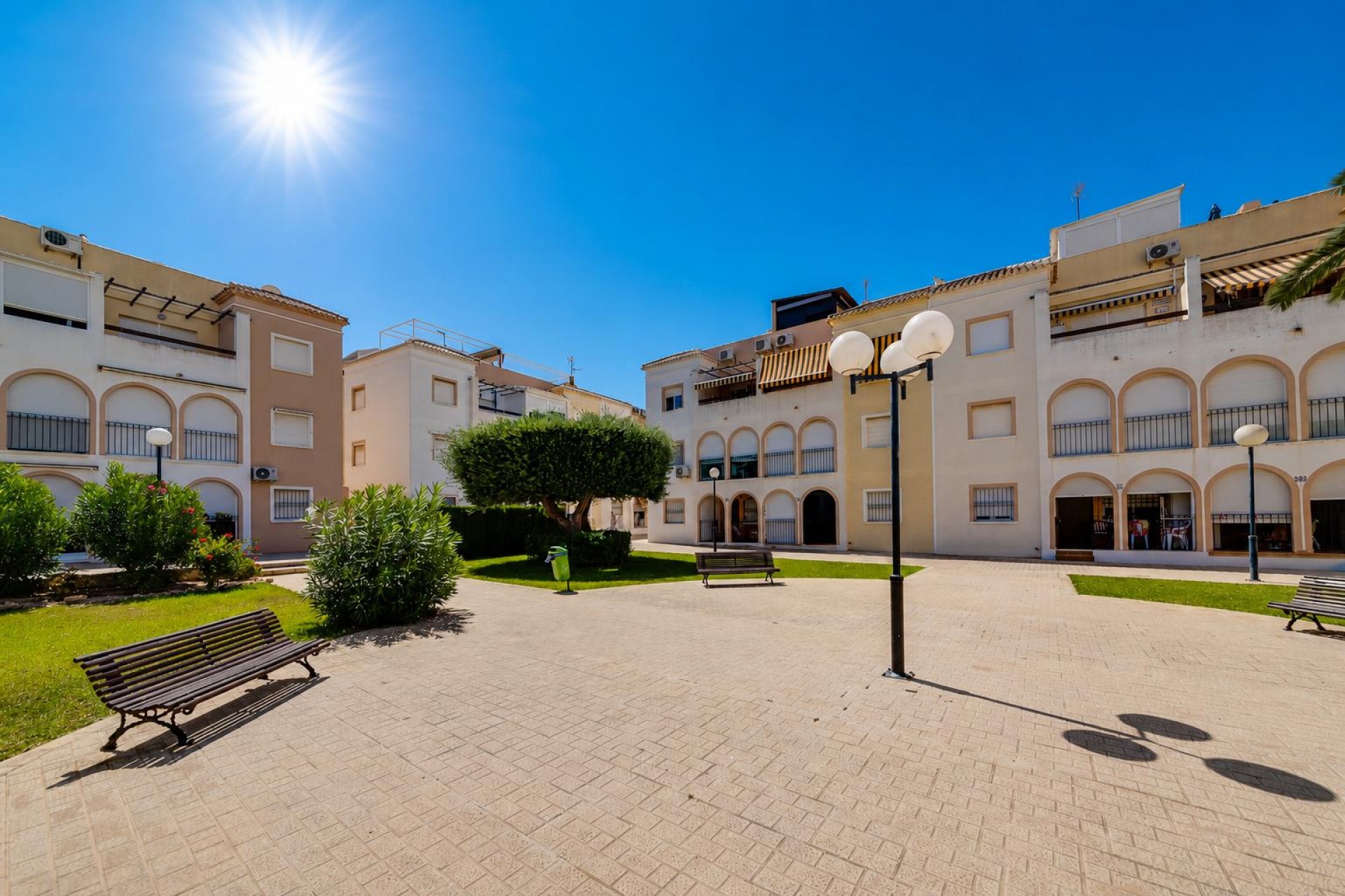 Resale - Bungalow -
Torrevieja - Costa Blanca